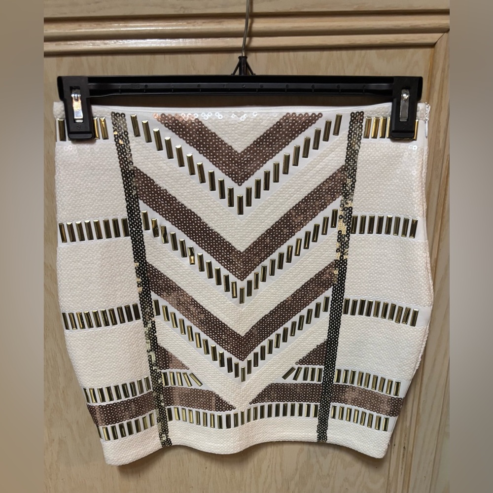 Bebe Geometric Pattern Sequin Mini Skirt Lined Size Small Petite Beige White